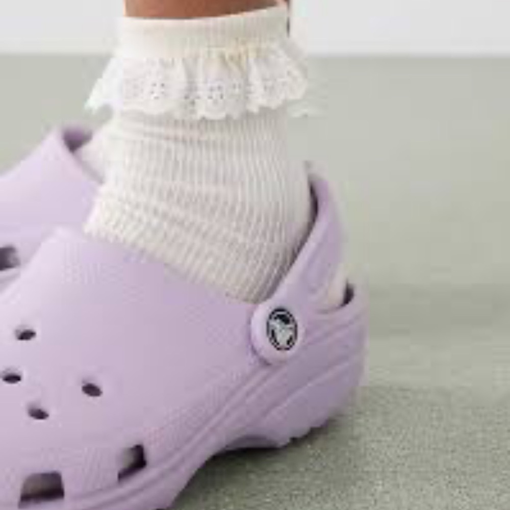 NWT Crocs | Classic Clogs in Lavender | 5M/7W